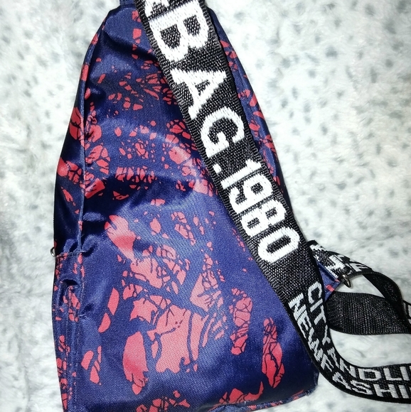 **SOLD** Kuchen & Bag Nike Crossbody Mini-Backpack - Picture 2 of 6